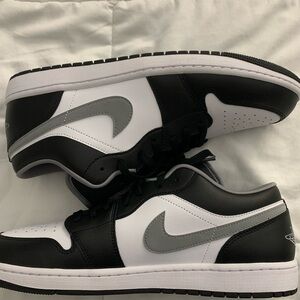 Authentic NEW Nike AIR JORDAN 1 LOW Men’s Black and White Sneakers